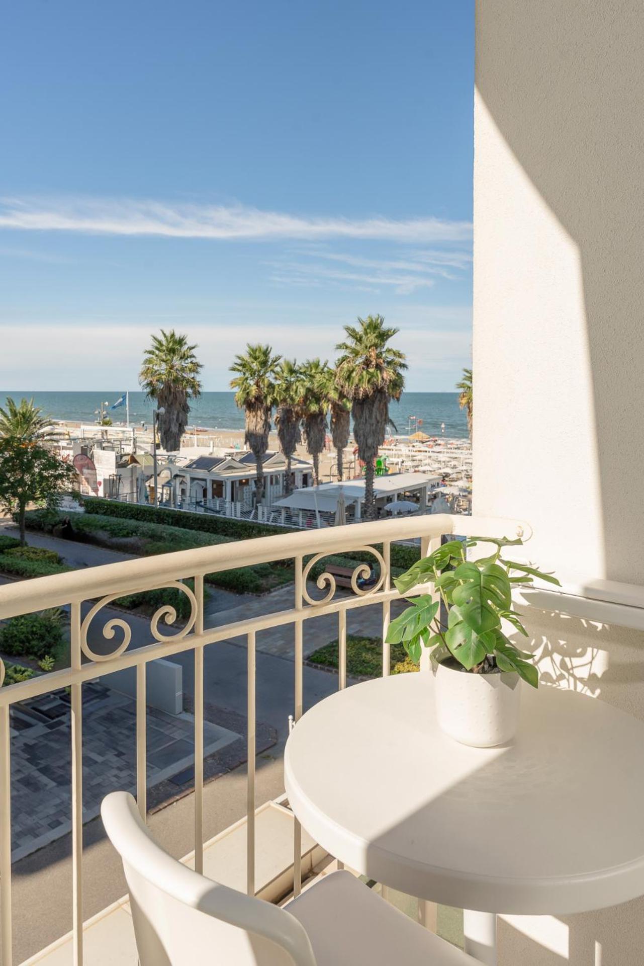 Hotel Ca' Bianca Riccione Buitenkant foto