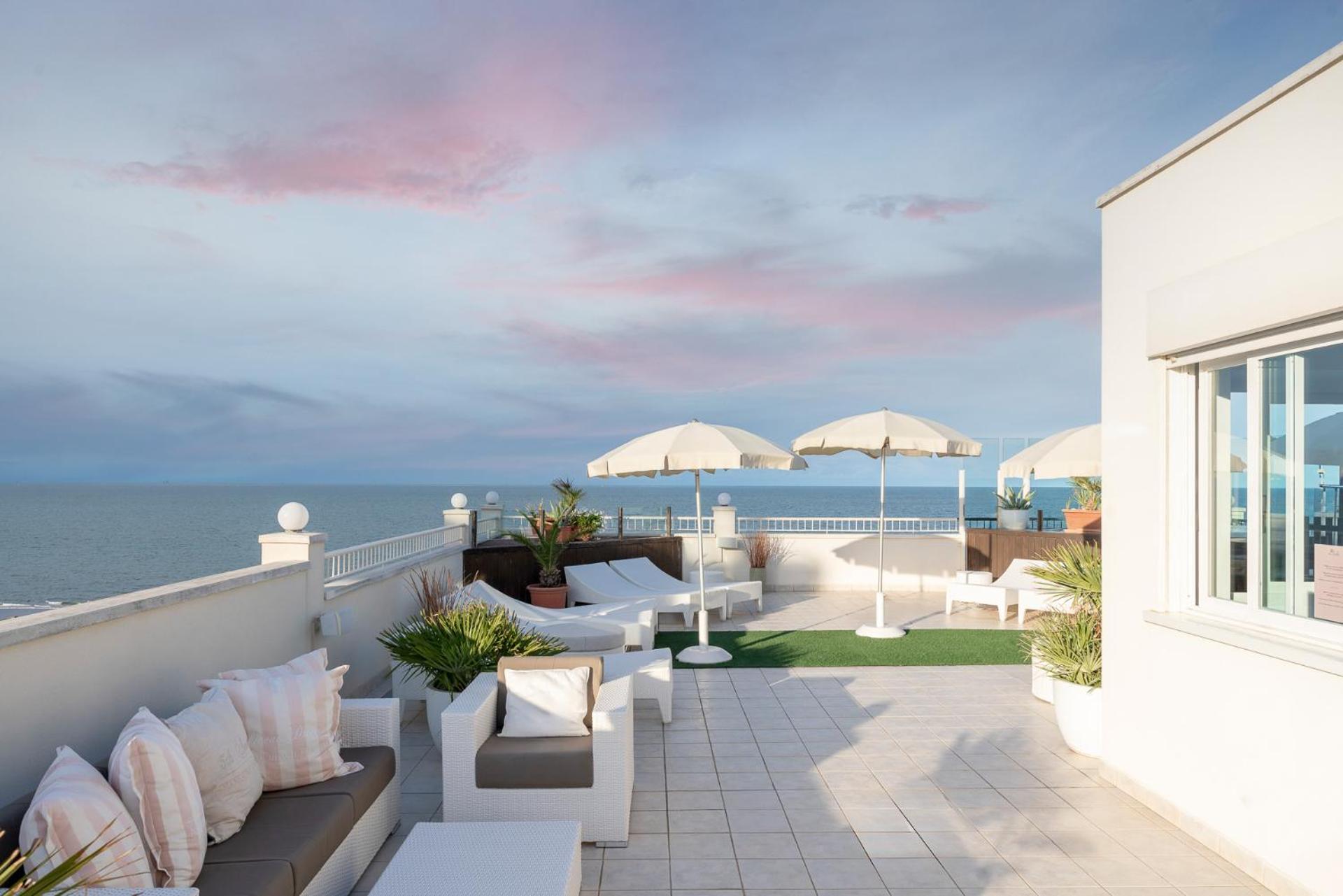 Hotel Ca' Bianca Riccione Buitenkant foto