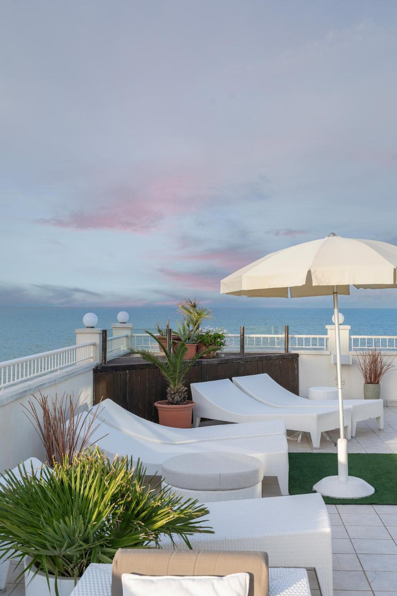 Hotel Ca' Bianca Riccione Buitenkant foto