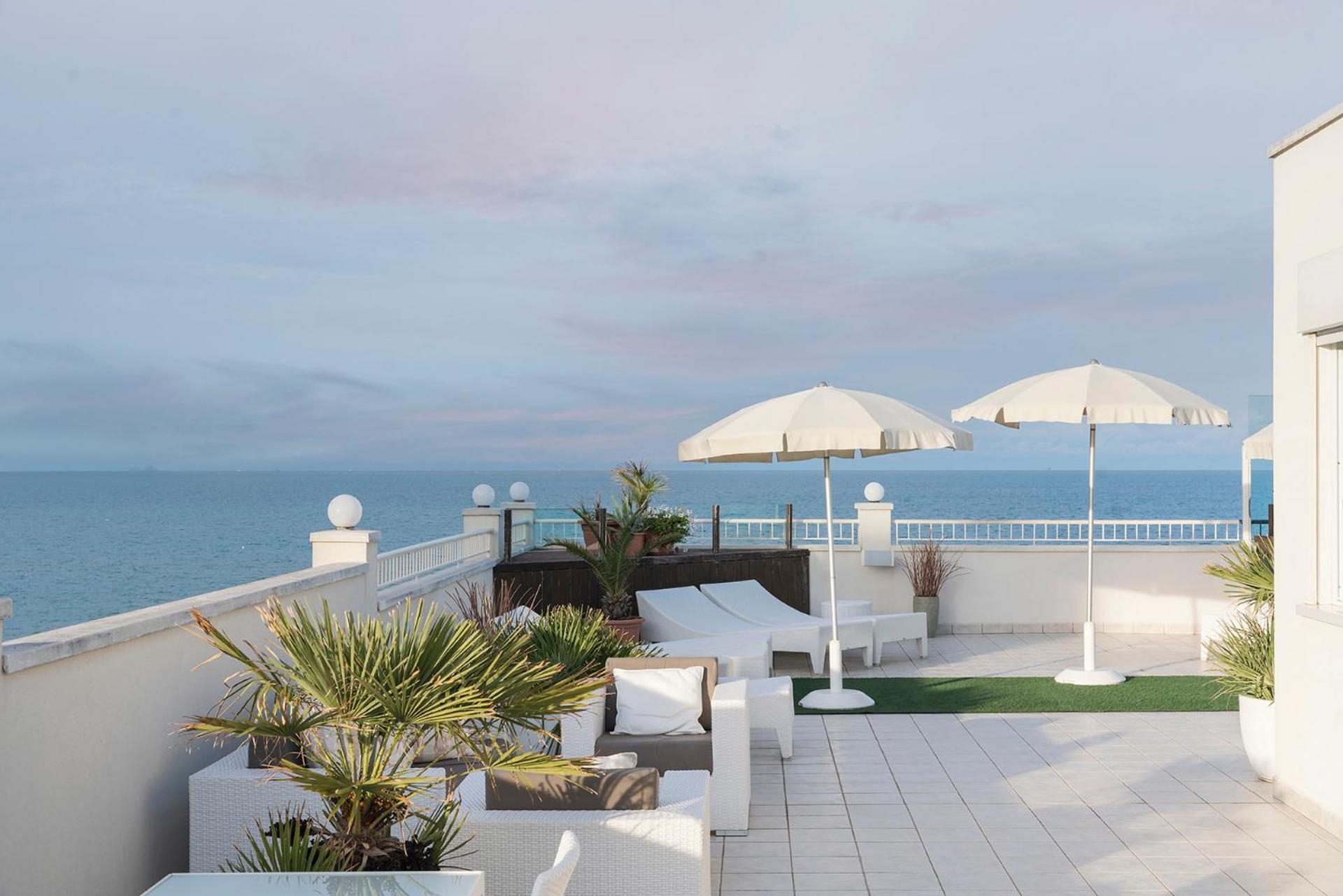 Hotel Ca' Bianca Riccione Buitenkant foto