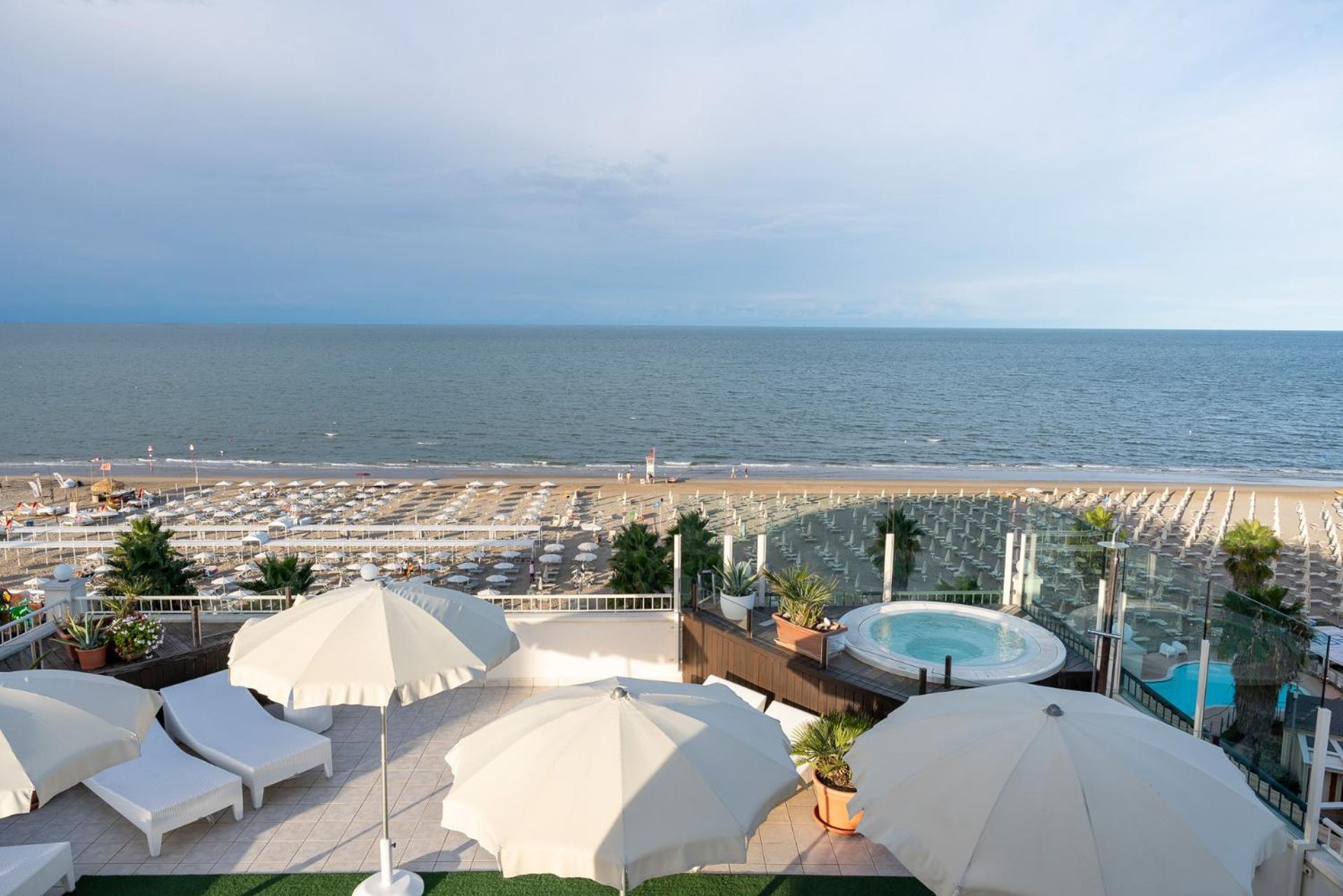 Hotel Ca' Bianca Riccione Buitenkant foto