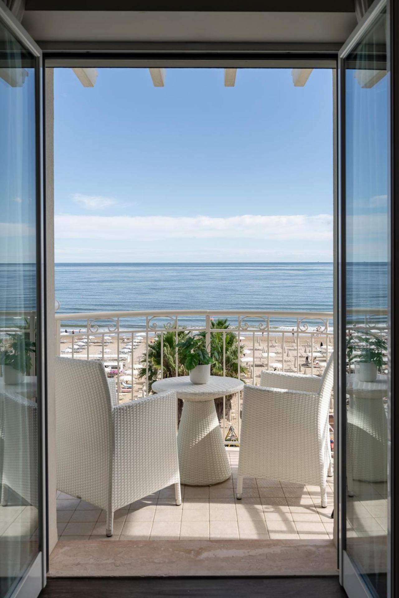 Hotel Ca' Bianca Riccione Buitenkant foto