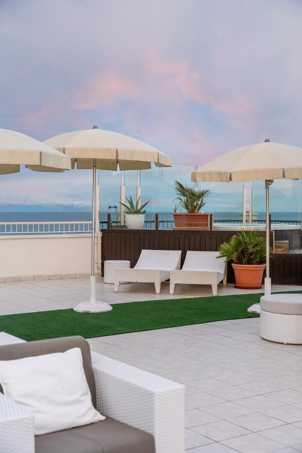 Hotel Ca' Bianca Riccione Buitenkant foto