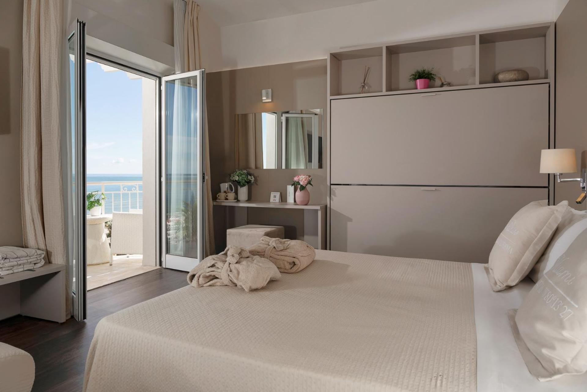 Hotel Ca' Bianca Riccione Buitenkant foto