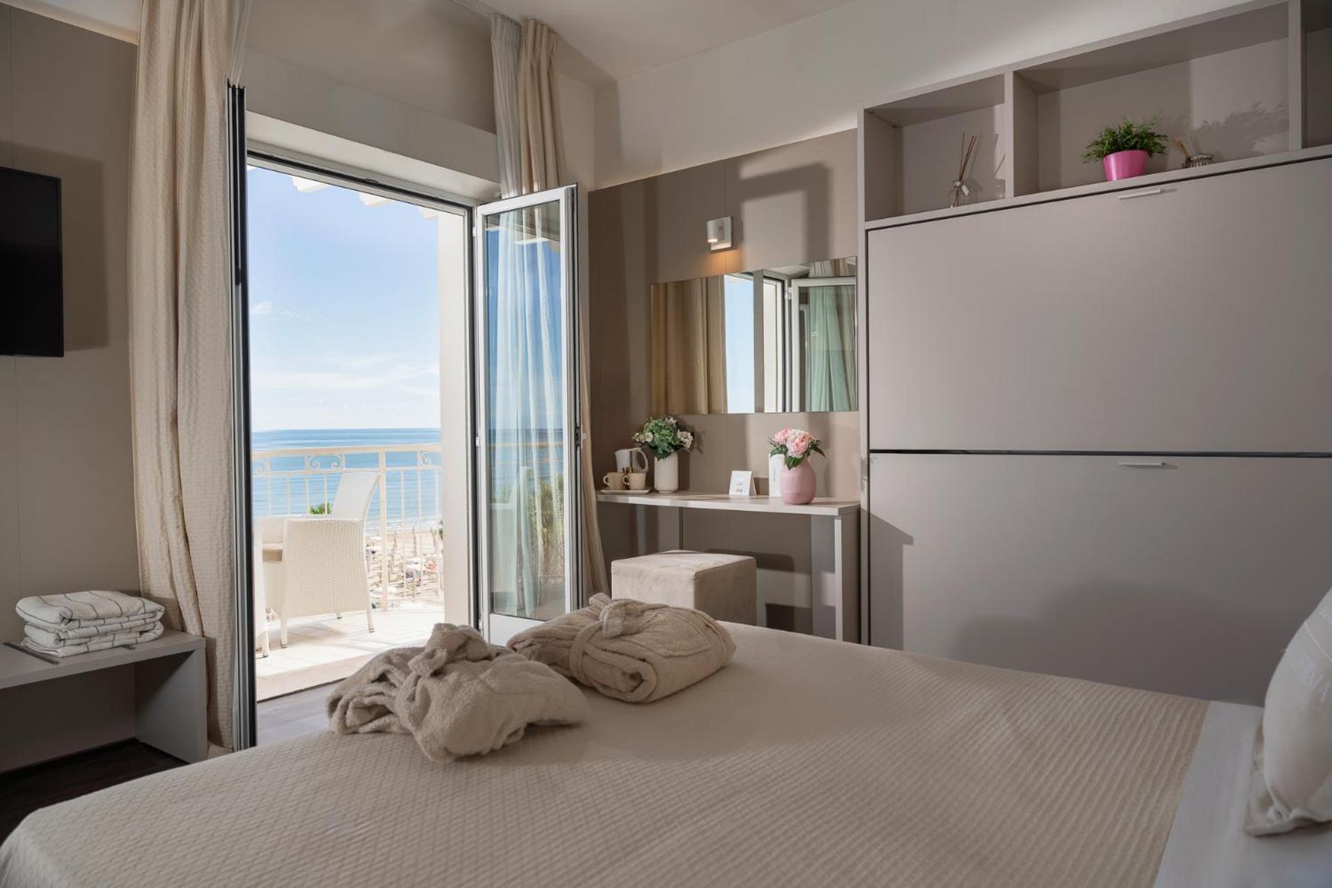 Hotel Ca' Bianca Riccione Buitenkant foto