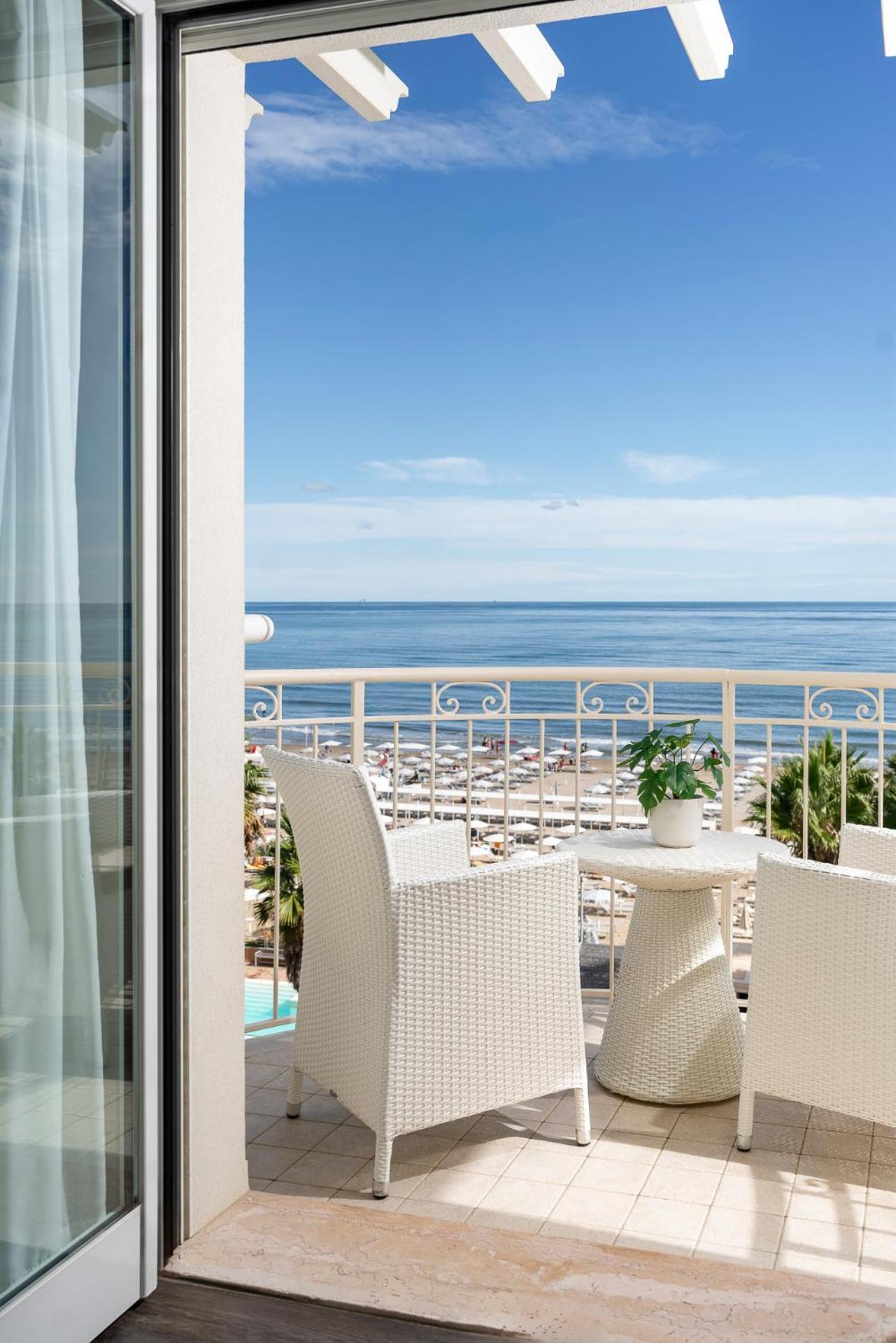 Hotel Ca' Bianca Riccione Buitenkant foto